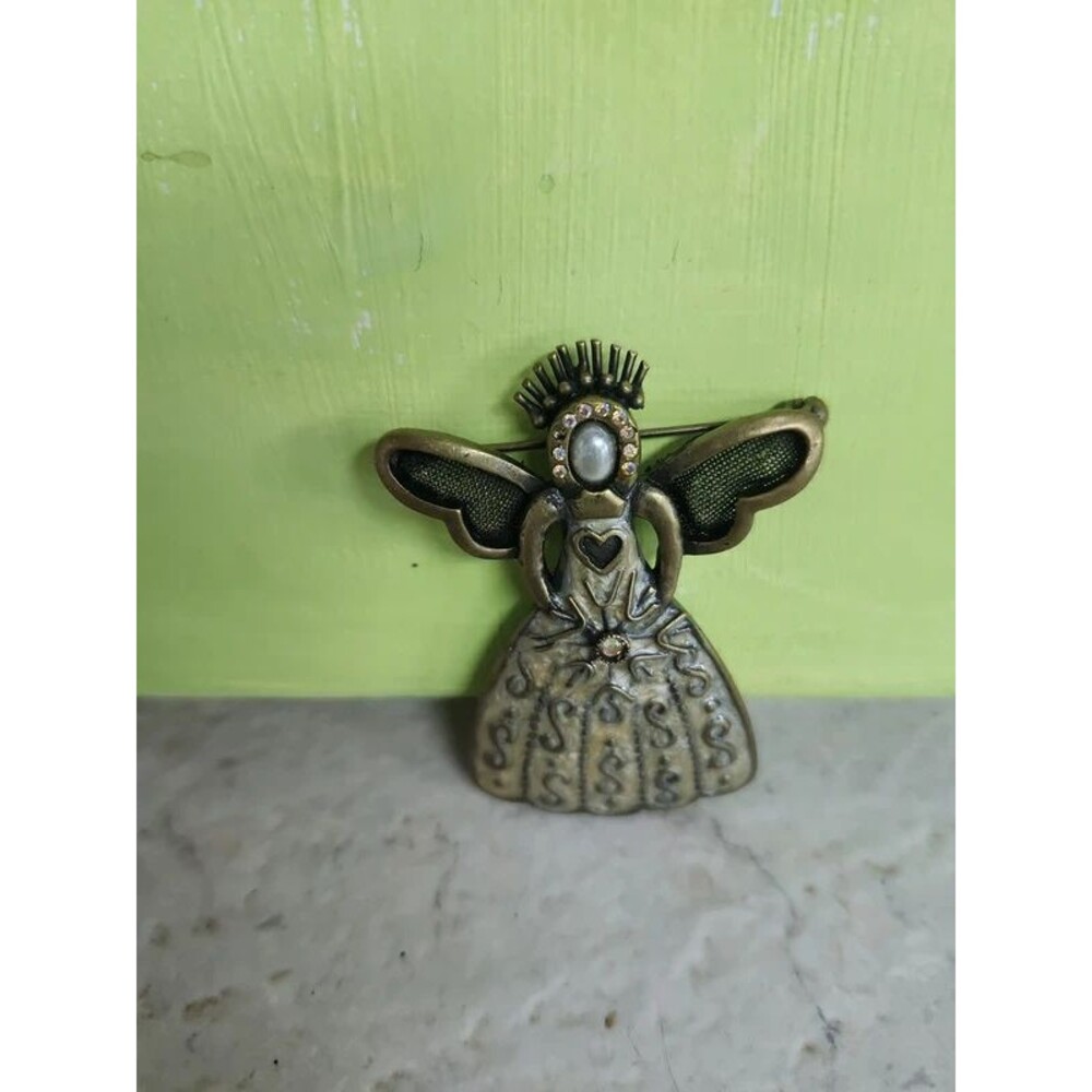Victorian guardian angel brooch